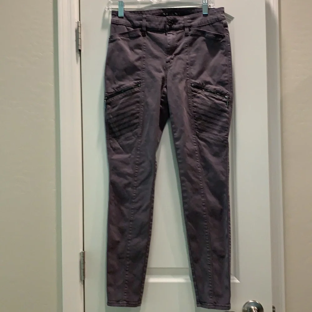 WHITE HOUSE BLACK MARKET SIZE 3/4 SKINNY PANTS